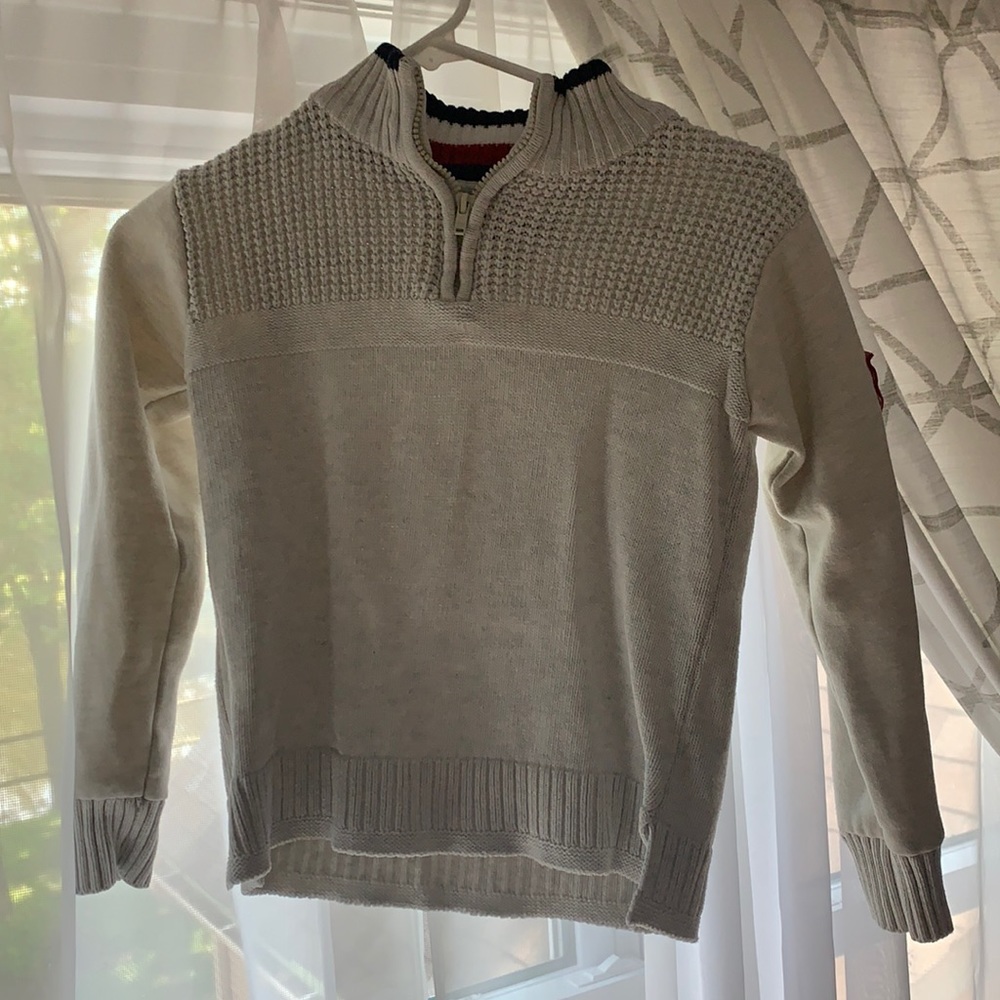 Tommy Hilfiger long sleeve! Super cute fashion top